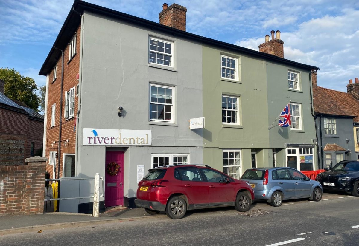 2 Clarendon Terrace, High Street, Stockbridge, Hampshire, SO20 6EY