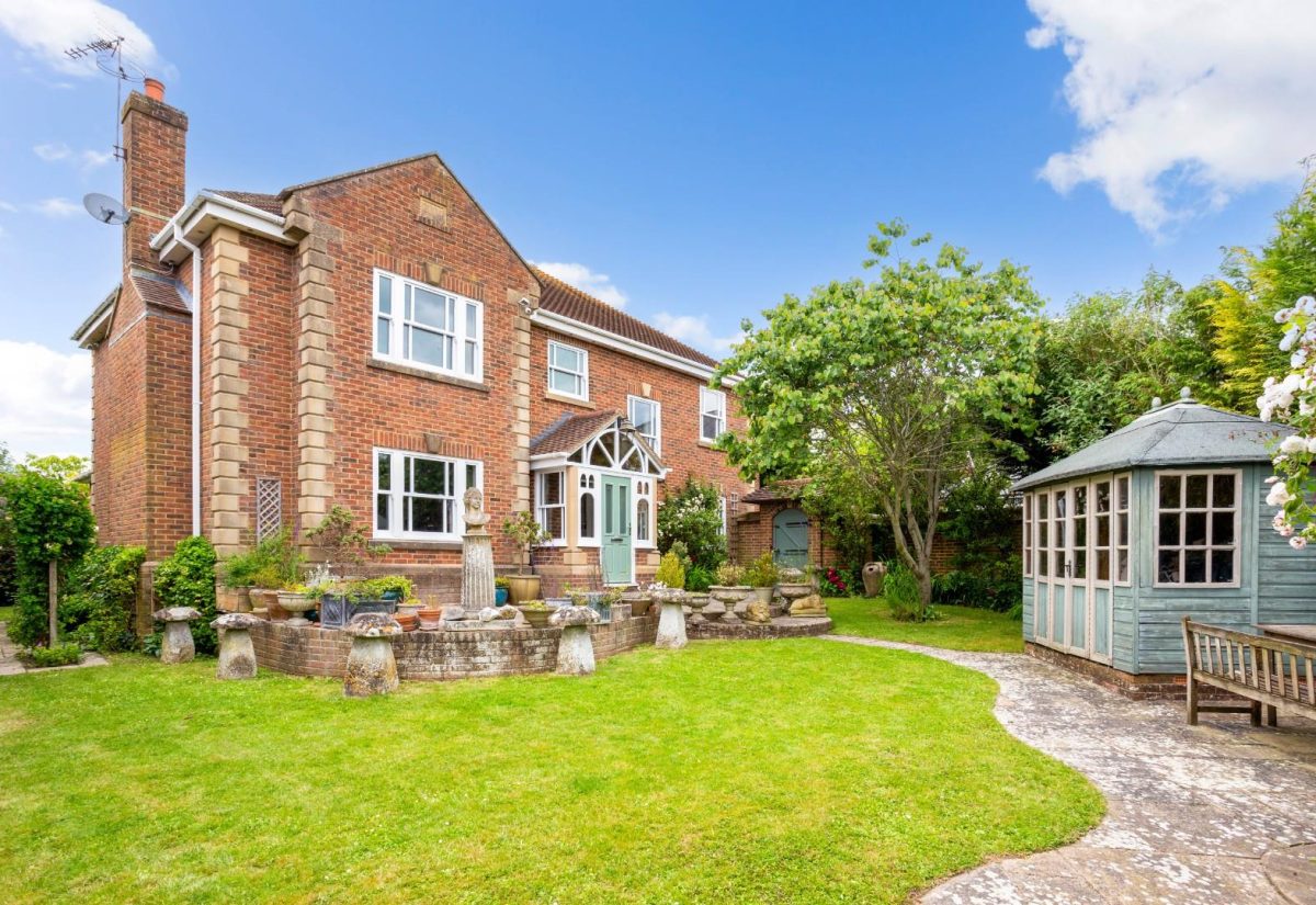 Chartwell Place, Shrewton