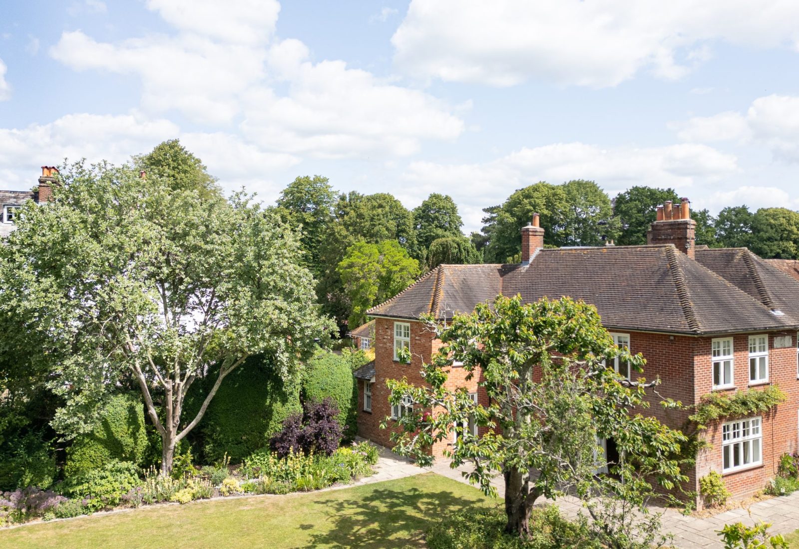 Substantial Family Home within the Liberty of the Close – Available to rent