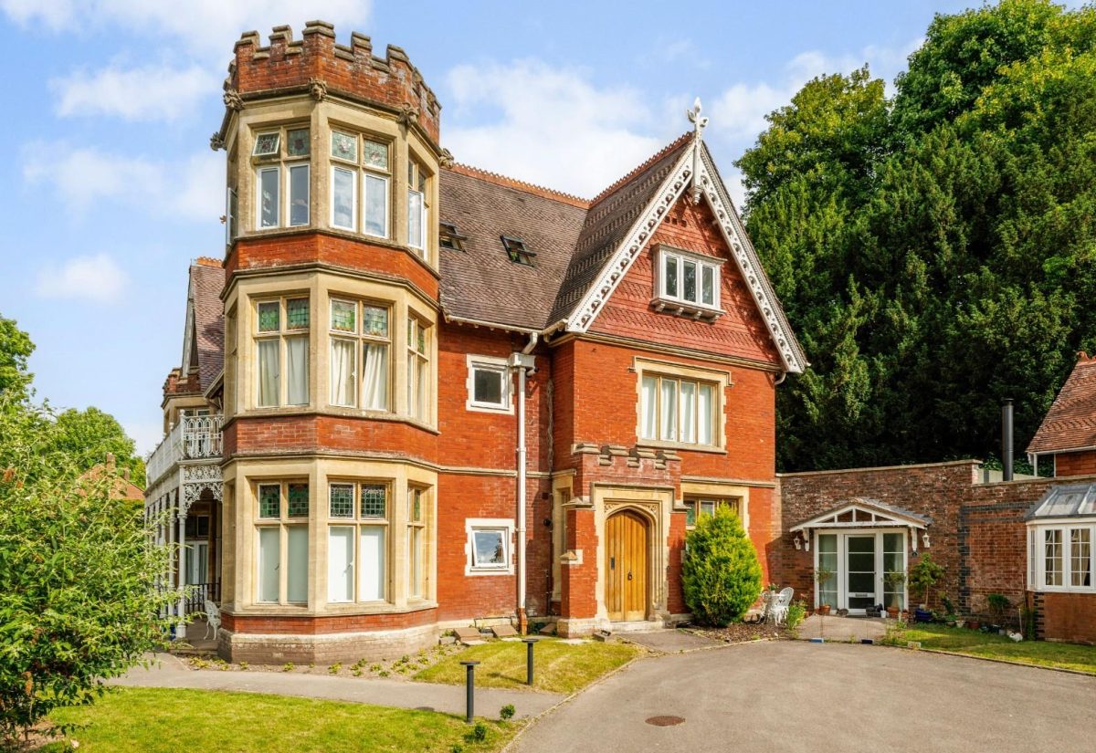 Hughendon Manor, Petersfinger, Salisbury