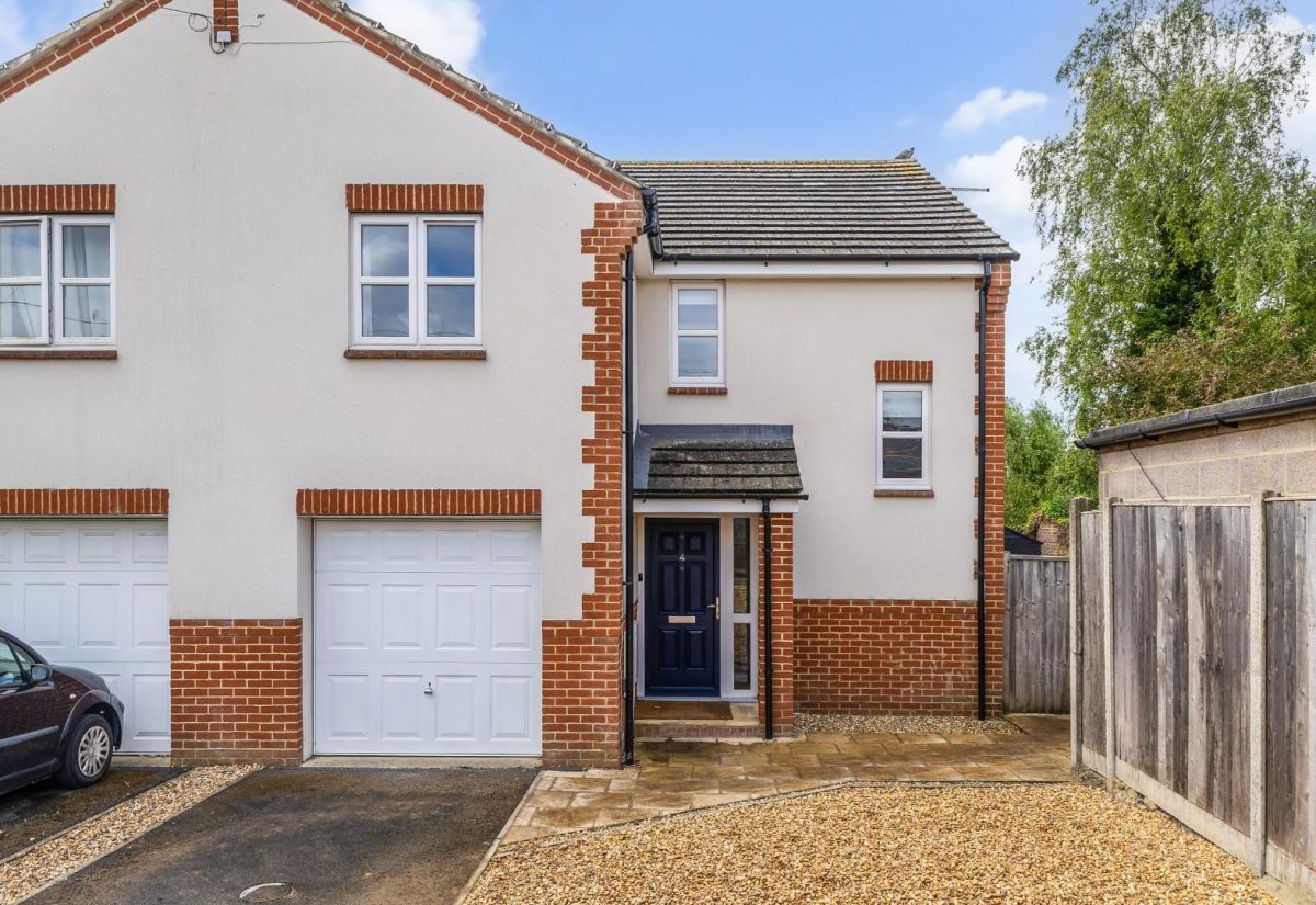 School Road, Durrington